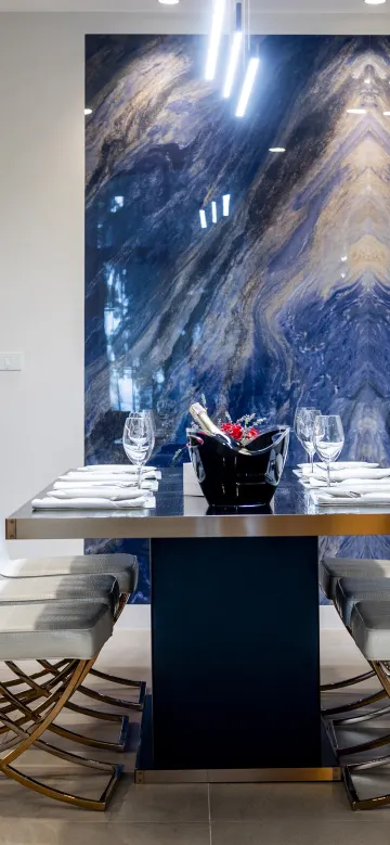 อพาร์ทเมนท์สามห้องนอนพร้อมสระส่วนตัว 1105