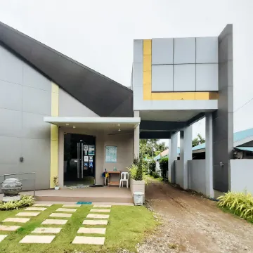 RedDoorz @ Lazarian Hotel and Resort Cagayan Valley