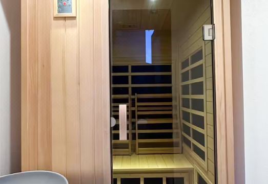 Fandina E Resort 객실 내부와 사우나 시설