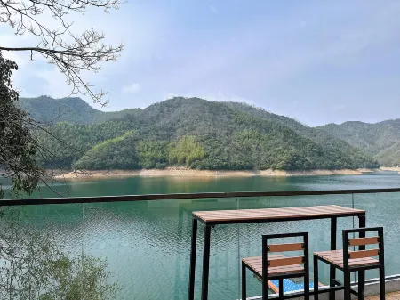 Huangshan Yuzisu Lake View Homestay (Taiping Lake Branch) Отели рядом с достопримечательностью «Dongtianwan Scenic Spot»