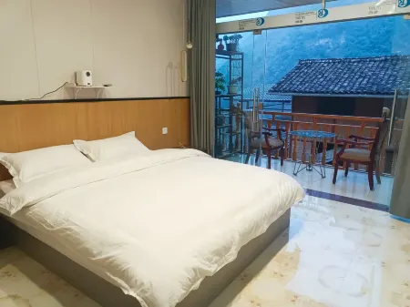 Xueshanju Homestay Отели рядом с достопримечательностью «Hongjun Changzheng Fanyue Jiajin Mountain Memorial Hall»