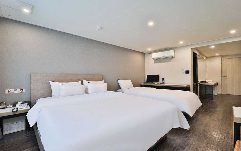 안양 일로와호텔 외관