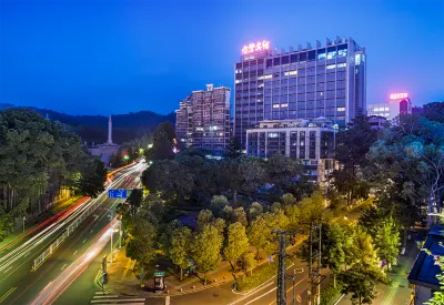 XiaMen Bailu Hotel Отели рядом с достопримечательностью «Xiamen Tianjie Temple»