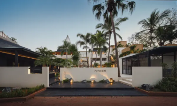 FLORAL LUX HOTEL·PURE ART HOTEL（Starlight Night Market） Hotels in Jinghong