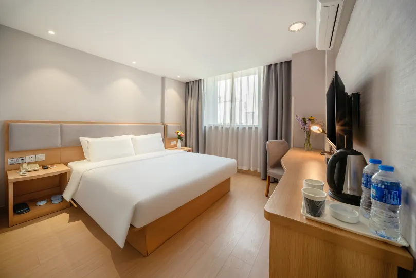 Home Inn (Chengdu Hongxingqiao Metro Station)