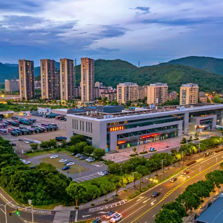 Qingteng Yisu Hotel (Zhoushan Bus Passenger Transport Center)