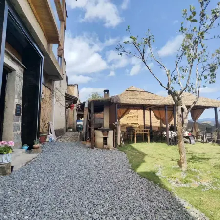 See the moon mountain house