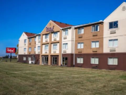 Red Roof Inn & Suites Danville, IL Hotels in Vermilion County