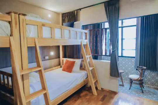 ห้องพักสำหรับสามท่านพร้อมระเบียง