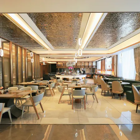 Hengfa International Hotel（near the Weiyuan Tower） Отели в г. Лунси