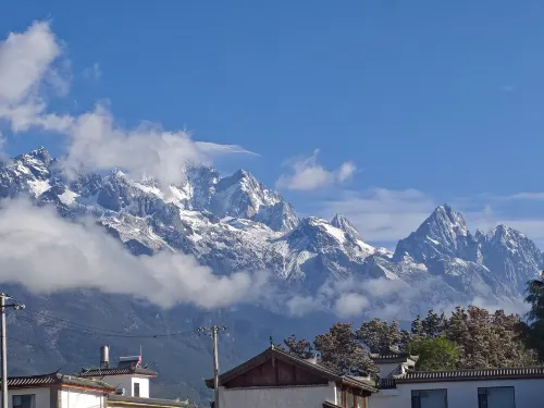 Huayang Xiaozhu · Run Into |  Naxi Snow Mountain Viewing Academy (Baisha Branch) - 2 ดาว