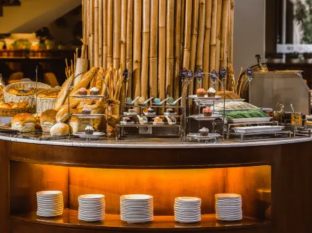 Emersia Hotel & Resort Batusangkar Отели в г. Lima Kaum