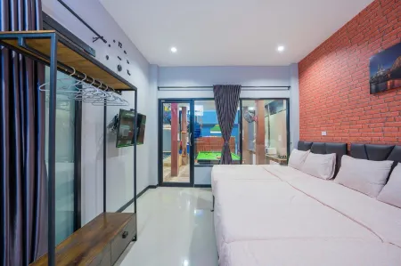 Mr.BURNs Poolvilla Cha-am Отели рядом с достопримечательностью «Suwanmas Mongkol Temple»