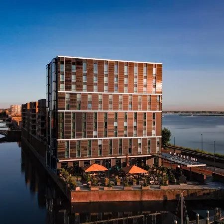 Four Elements Hotel Отели рядом с достопримечательностью «Мост Питон»