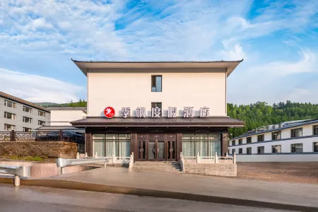 Jifeng Resort Hotel (Wutai Mountain Branch) Отели рядом с достопримечательностью «Baiyun Temple»