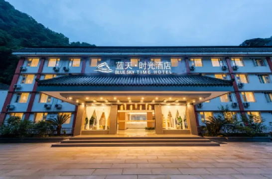 EmeishanblueskytimeHotel Hôtels à proximité de : Qingyin Pavilion