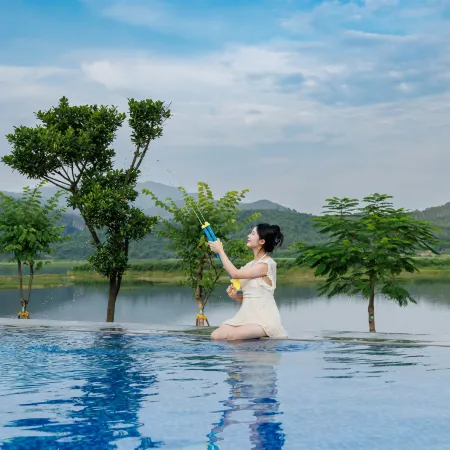 Yiyi Pushé · Lakeside Starry Sky Swimming Pool Vacation Apartment
