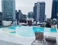 Wanda Jin Residence The Ease Sierra Bangkok Отели рядом с достопримечательностью «Ратчадафисек»
