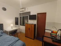Golden Knight Suites | EcoHome Apartment - parking
