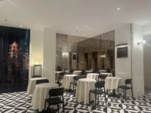 空尚スカイリバービューホテル（重慶解放碑歩行街洪崖洞）