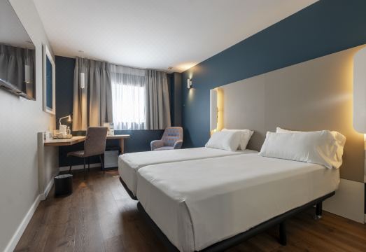 캄파닐 말라가 호텔