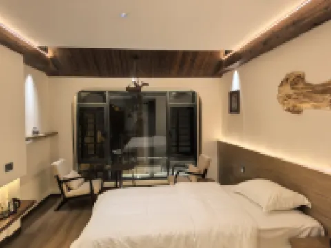 月隱ブティック中国式旅館（梵淨山観光地東門）