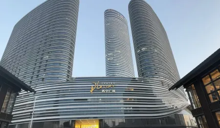 taoran High-Rise Hotel (Suning Plaza) Отели рядом с достопримечательностью «Pengcheng Square»