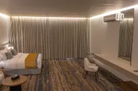 รอยัล พาเลซ โรงแรม - อัล โมรอจ