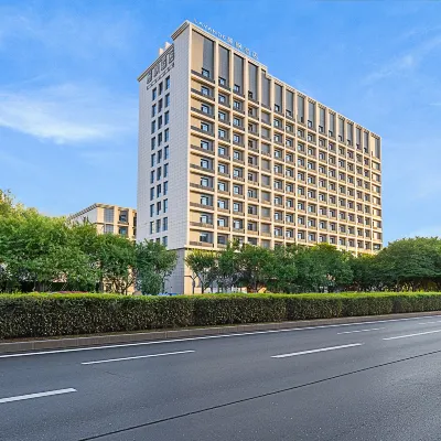 Lavande Hotel  (Urumqi Changchun Road Innovation Square Branch) Hotels near Urumqi Botanical Garden