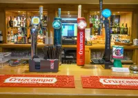 The Queens Hotel & Victoria Cloisters Apartments - Bares