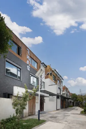 Feihong Homestay Отели рядом с достопримечательностью «Minsu Fengqing Street»