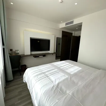 Baicheng Qiaohaitang Business Hotel