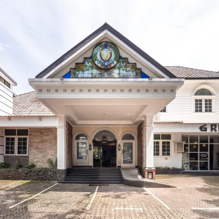 Rehat at Ottenville Boutique Hotel Hotels in Bandung City