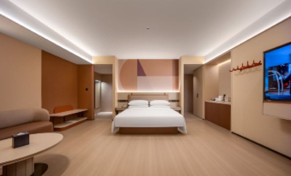 Dorsett Wuhan (walking street)