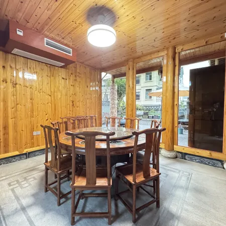 Yishanlou · Wanfeng Hidden Stay · Hui-style Design Vacation Apartment (Xingyi Wanfenglin)
