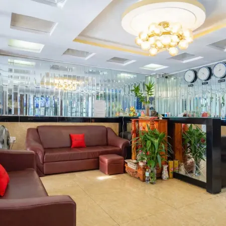Collection O Long Phung Hotel Отели рядом с достопримечательностью «Парк Dam Sen»