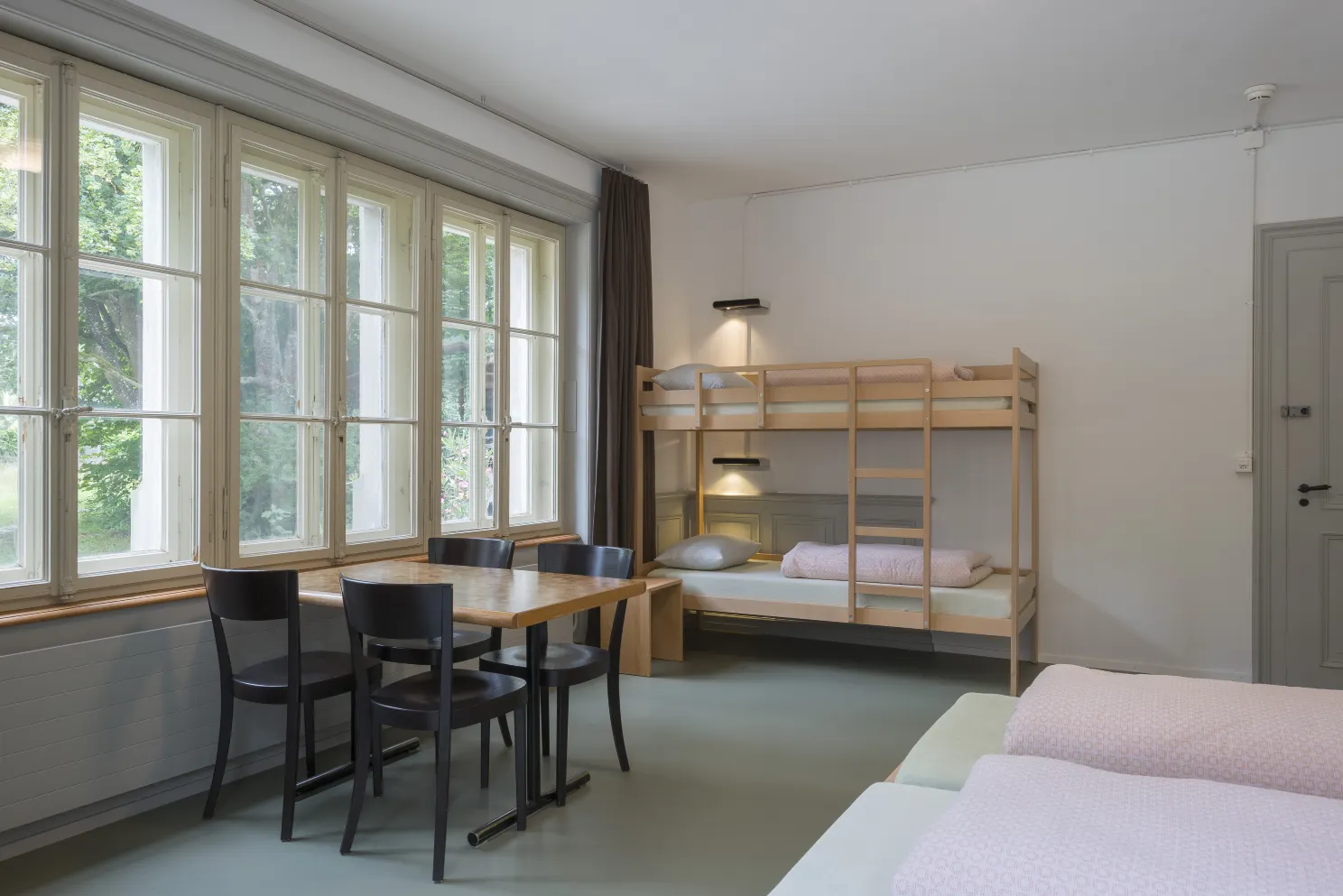 Schaffhausen Youth Hostel Номера Photos