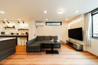98m²｜Best Location｜Free Parking｜Luxury 4-Floor Private House