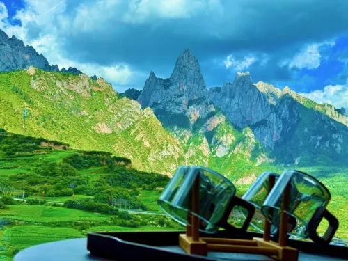 Lan Jing · Panoramic Sunrise & Mist View Retreat (Zhagana Scenic Area)