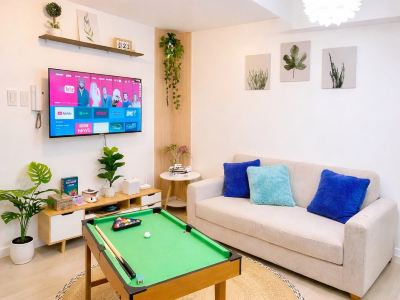 The Sunny Side 2BR with Pool and City View