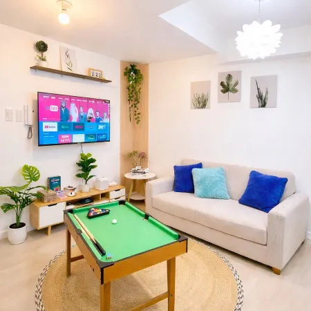 The Sunny Side 2BR with Pool and City View