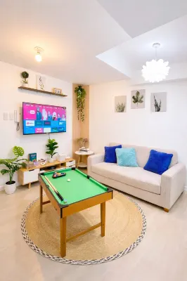 The Sunny Side 2BR with Pool and City View