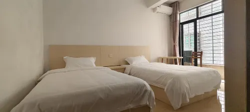 Aline Hotel