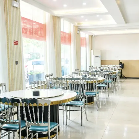 Weihui New World Grand Hotel (Zhenguo Pagoda)