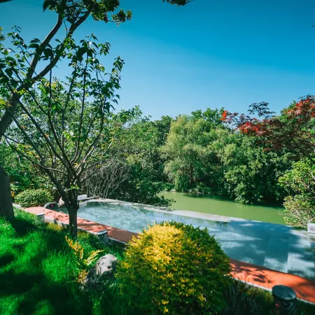 Slender West Lake Hot Spring Resort Yangzhou