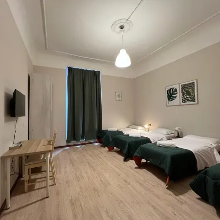 Freedom Traveller Hostel Отели рядом с достопримечательностью «Вокзал Термини»