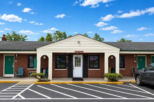 Hillcrest Motel by OYO Aurora Near Lawrenceburg