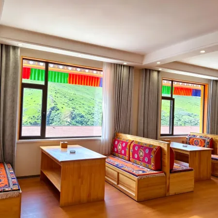 Modern Fusion Designer Holiday Villa (Langmusi Scenic Area Branch)