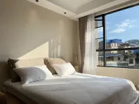 R7 Residence - Homestays
