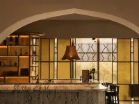 Howard Johnson Hotel Dust Settlement - ที่มีบาร์